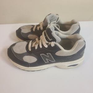 New Balance Gray and Blue size boy's size 1